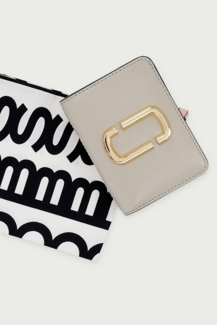 Портфейл дамски от кожа THE MINI COMPACT WALLET MARC JACOBS бежов 2P6SMP021S01