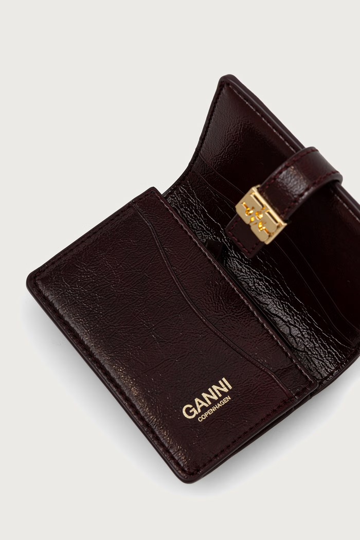 Akcesoria GANNI Slim Card Holder Deep Shine portfel z imitacji skóry damski B3010369 bordowy