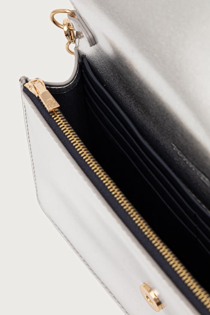 Pismo torbica za žene od imitacije kože Tommy Hilfiger srebrna AW0AW19308