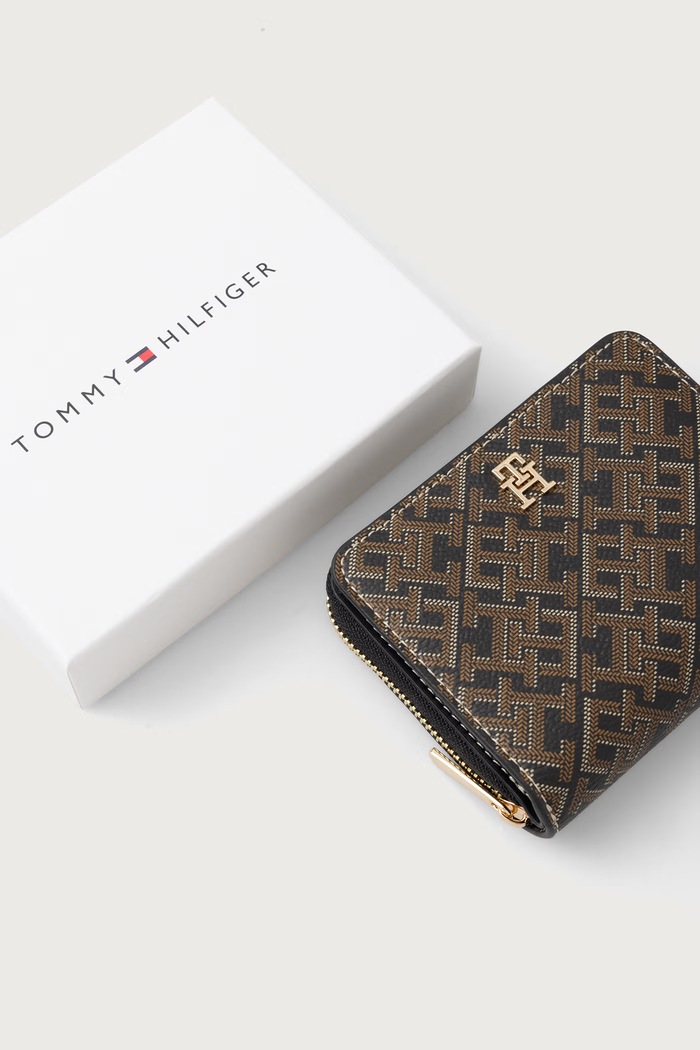 Tommy Hilfiger denarnica ženska iz umetnega usnja rjava AW0AW18995