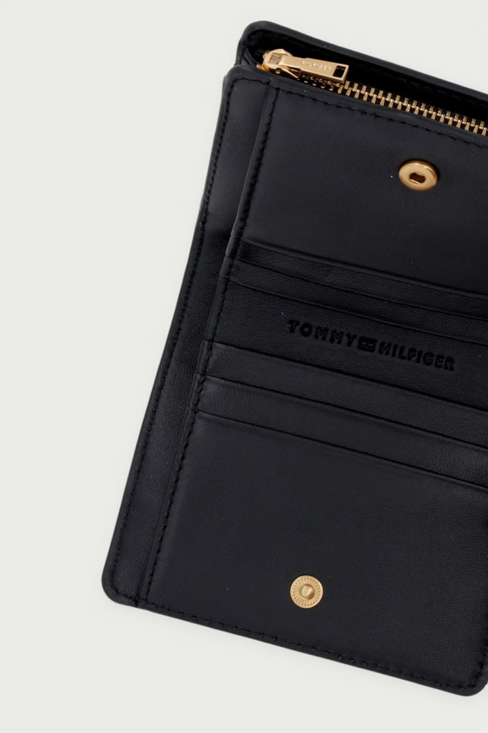 Doplnky Tommy Hilfiger Peňaženka kožená AW0AW18943 čierna