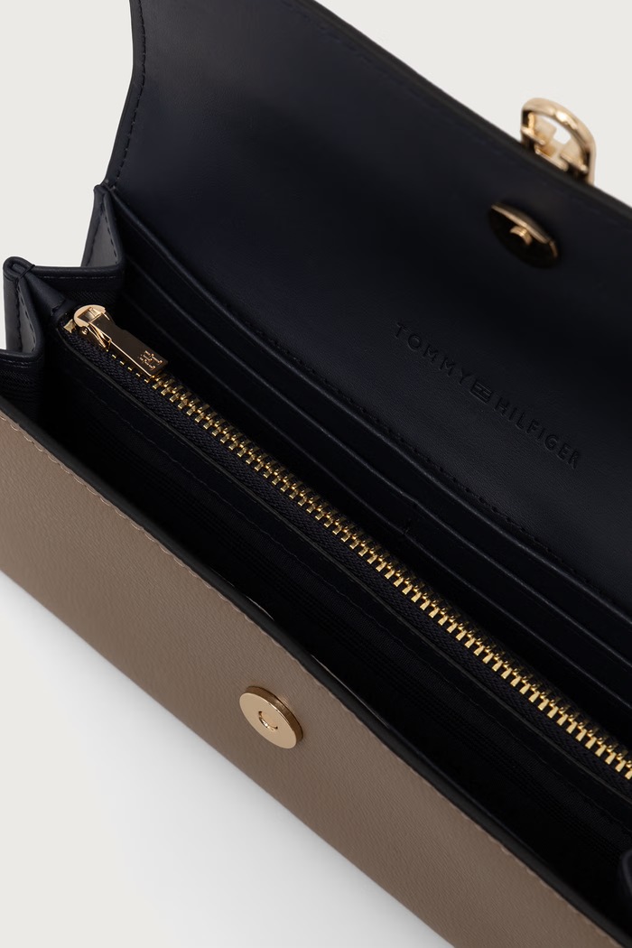 Akcesoria Tommy Hilfiger Portfel damski z imitacji skóry AW0AW18935 brązowy