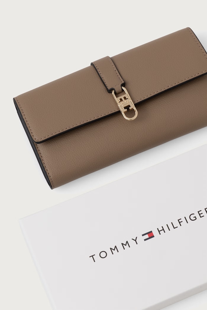 Portfel damski z imitacji skóry Tommy Hilfiger AW0AW18935 brązowy