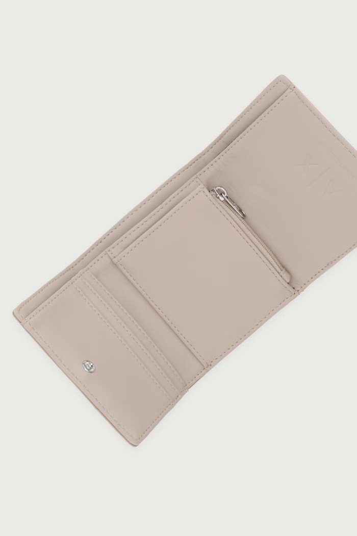 Doplnky Armani Exchange Peňaženka dámska z imitácie kože XW002819.AF26569 béžová