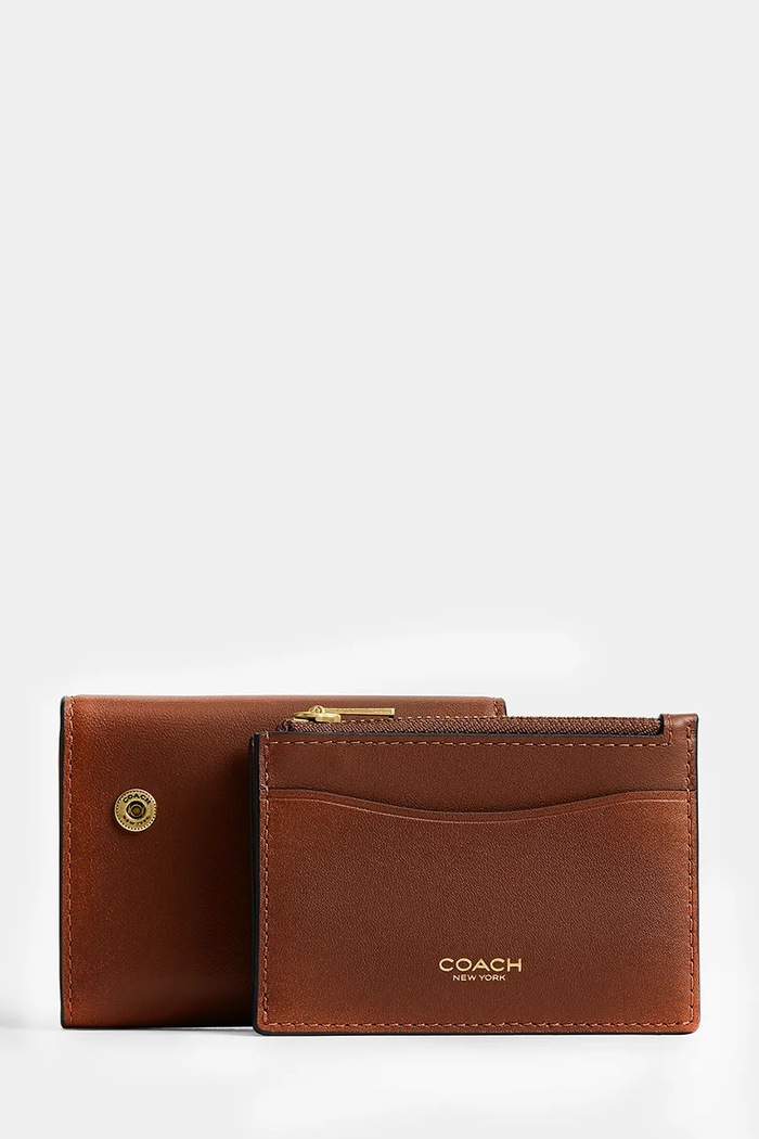 Coach etui na paszport damskie skórzane Essential Card Holder Wallet brązowy CFG62