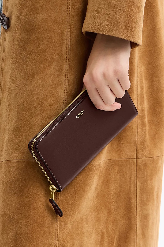 Coach portfel damski skórzany Accordion Zip brązowy CCY19