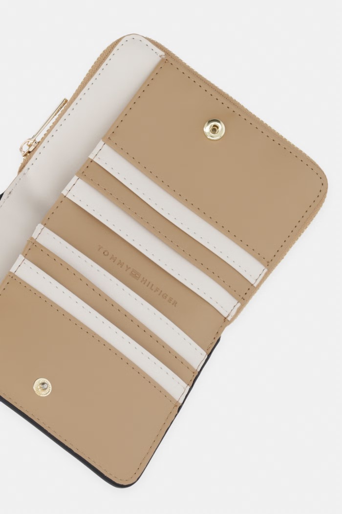 Doplnky Tommy Hilfiger peňaženka dámska z imitácie kože AW0AW18758 béžová