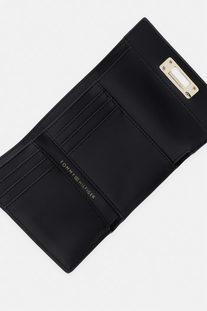 Doplnky Tommy Hilfiger peňaženka dámska z imitácie kože AW0AW18703 čierna