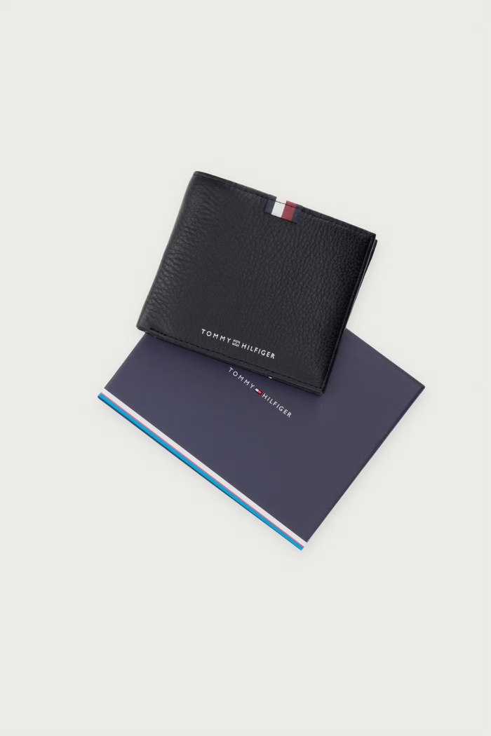 Portfel skórzany Tommy Hilfiger czarny AM0AM13340