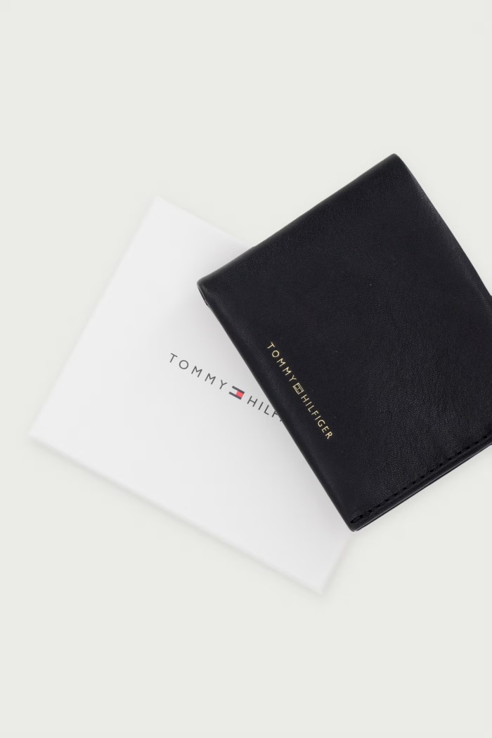 Novčanik za muškarce od kože Tommy Hilfiger crna AM0AM14799