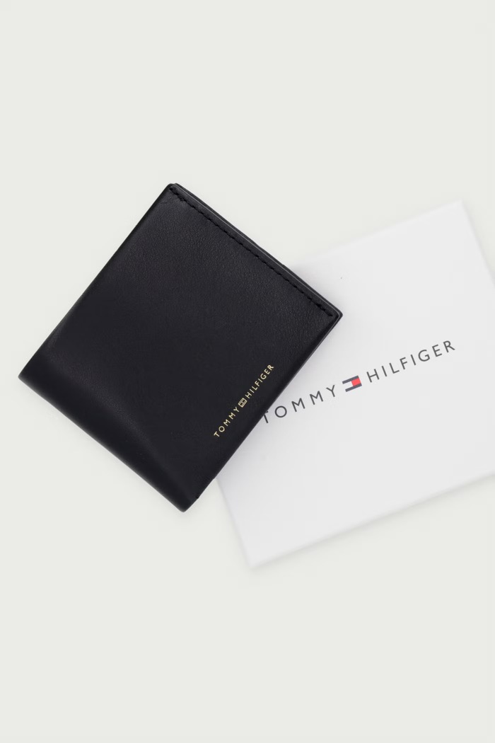 Novčanik za muškarce od kože Tommy Hilfiger crna AM0AM14795