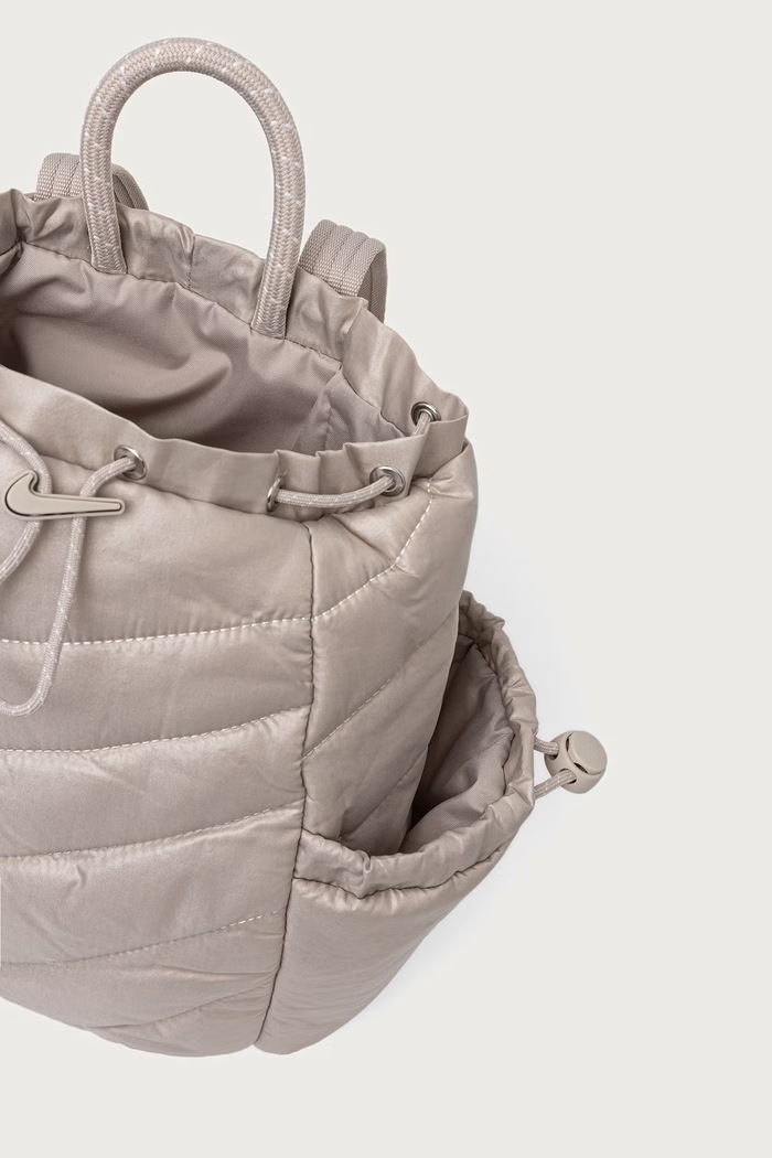 Ruksak Puffle 2.0 MINI Nike Sportswear béžová IM1636.236