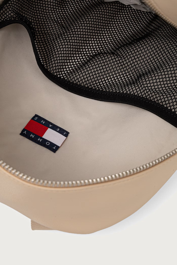 Tommy Jeans nahrbtnik ženski iz umetnega usnja bež AW0AW19043
