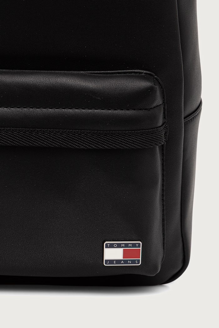 Tommy Jeans nahrbtnik ženski iz umetnega usnja AW0AW19043 črna