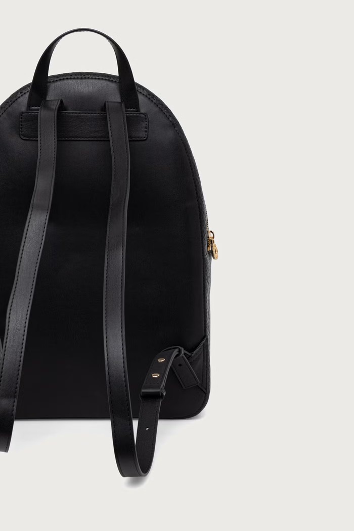 Dodatki Tommy Hilfiger nahrbtnik ženski iz umetnega usnja AW0AW19284 črna
