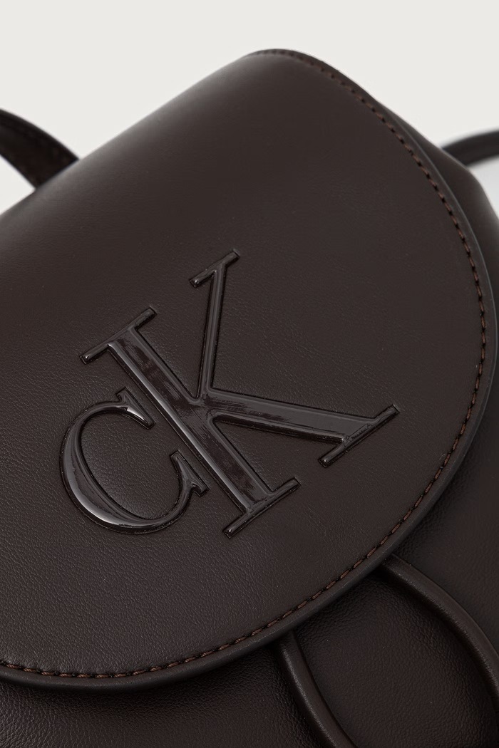 Calvin Klein batoh dámský z imitace kůže hnědá LV04F3893G