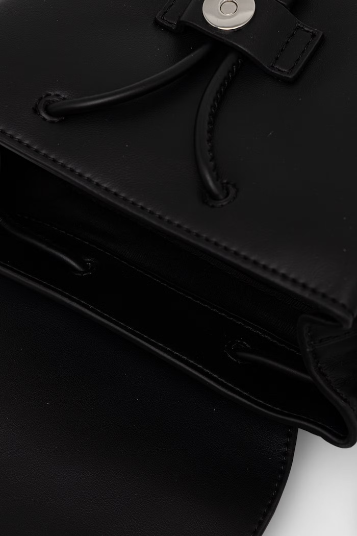 Calvin Klein plecak damski z imitacji skóry LV04F3893G czarny