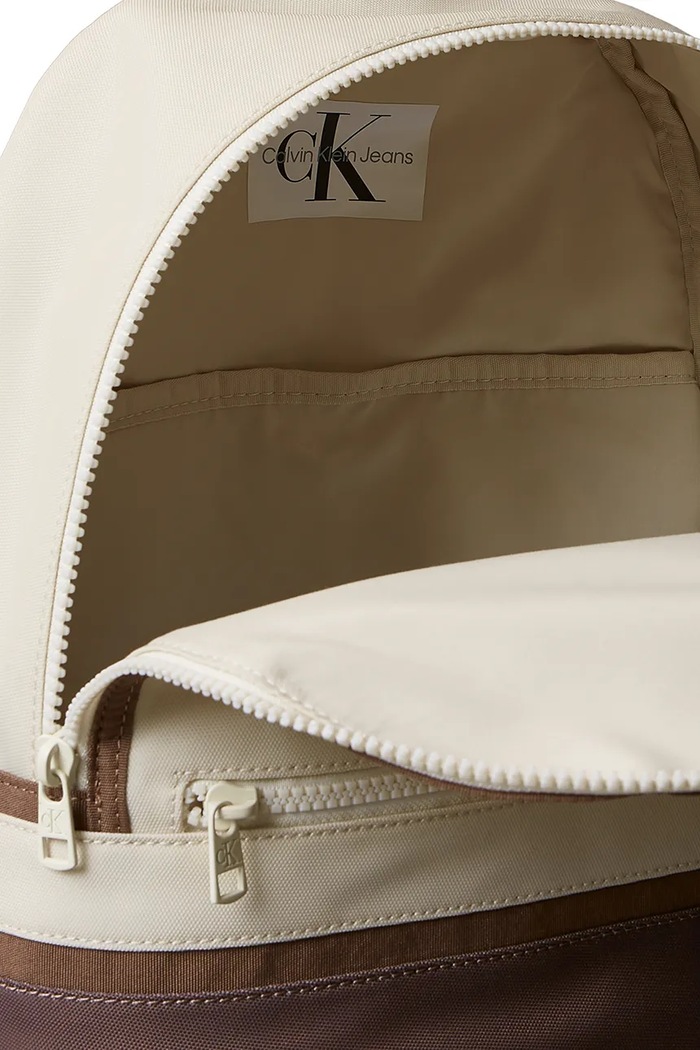 Chłopiec Calvin Klein Jeans plecak dziecięcy IU0IU00758.9BY2 beżowy