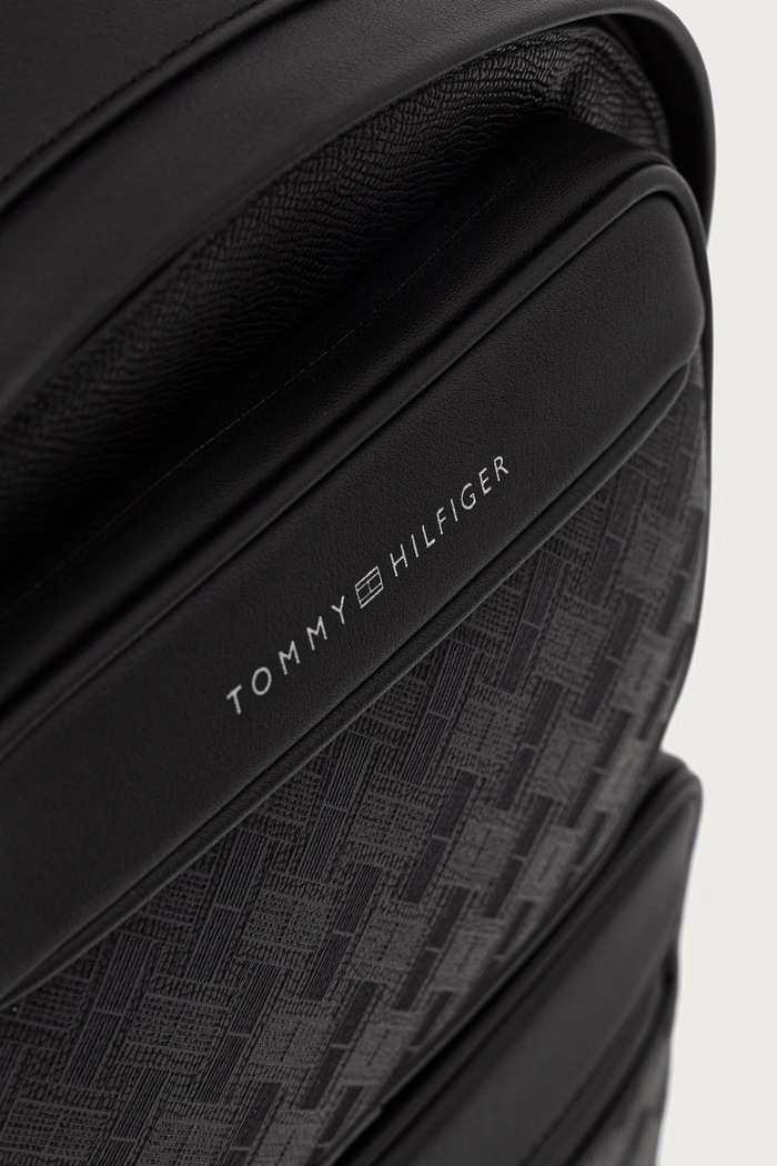 Σακίδιο ανδρικό από απομίμηση δέρματος Tommy Hilfiger AM0AM14683 μαύρο