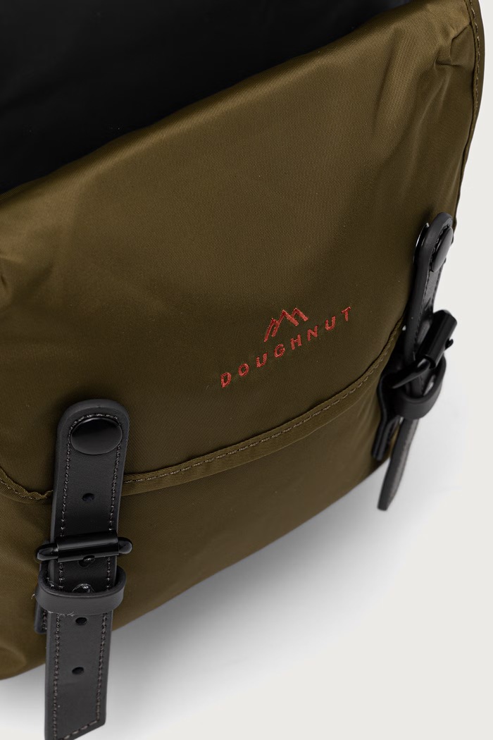 Plecak Macaroon Unearthed 16L Doughnut D010.UN.0047.F zielony