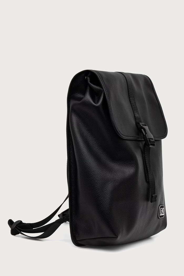 EA7 Emporio Armani plecak z imitacji skóry AF29345.7X000760 czarny AW26