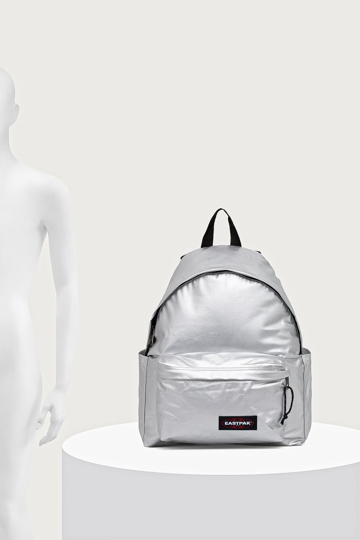 Eastpak plecak DAY PAKR EK0A5BG47Y21 srebrny