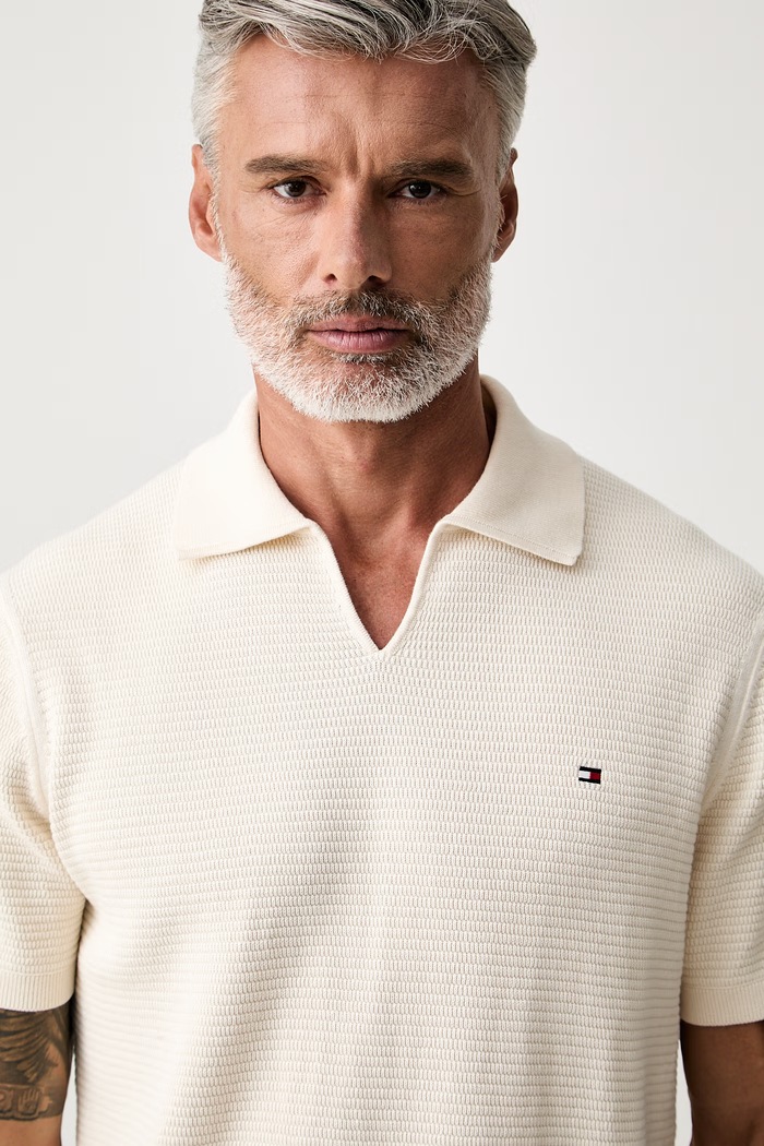 Tommy Hilfiger тениска с яка мъжка от памук бежов MW0MW43243