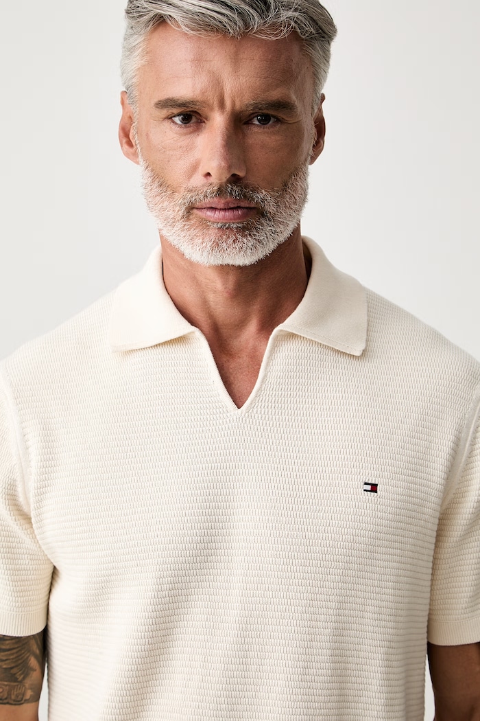 Tommy Hilfiger тениска с яка мъжка от памук бежов MW0MW43243