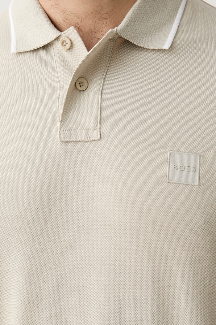 BOSS Orange polo męskie bawełniane Passerford 50566185 beżowy