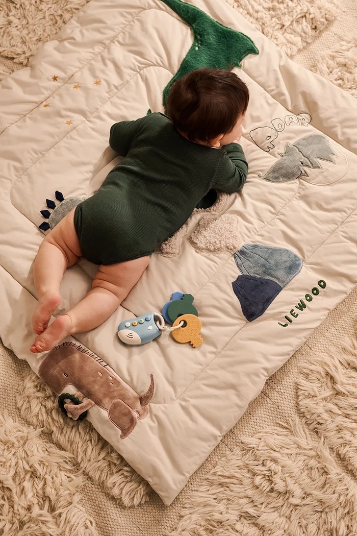Liewood Igralna podloga otroška Bernet Dino Plush Activity Blanket bež LW21207.9BY2