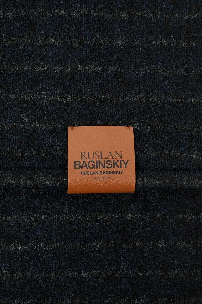 Akcesoria RUSLAN BAGINSKIY Szal damski z wełną HOD078/041.WP.STRP.FLTL granatowy