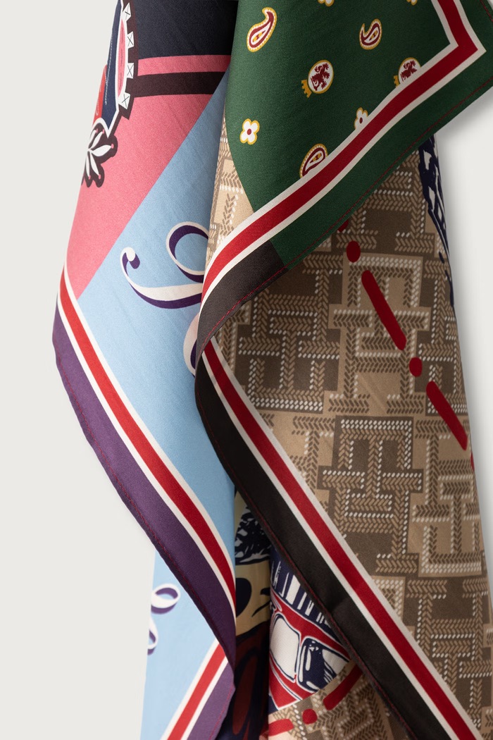 Tommy Hilfiger Apaszka damska jedwabna AW0AW19119 multicolor AW26