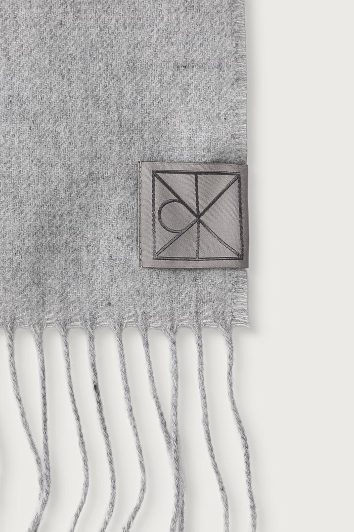 Calvin Klein Sciarpa da donna in cashmere LV04F8121G grigio AW26