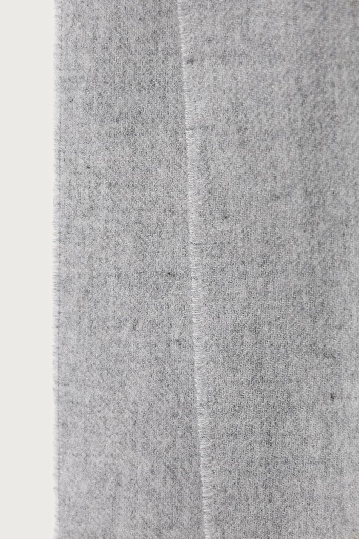 Accessori Calvin Klein Sciarpa da donna in cashmere LV04F8121G grigio