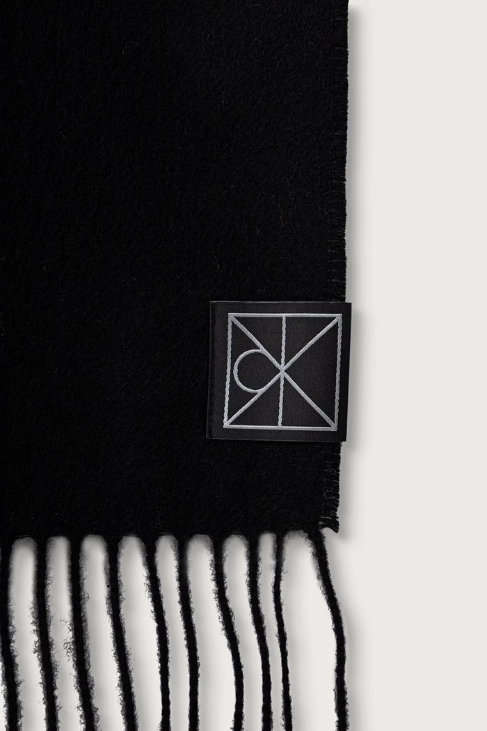 Calvin Klein Sciarpa da donna in cashmere LV04F8121G nero AW26