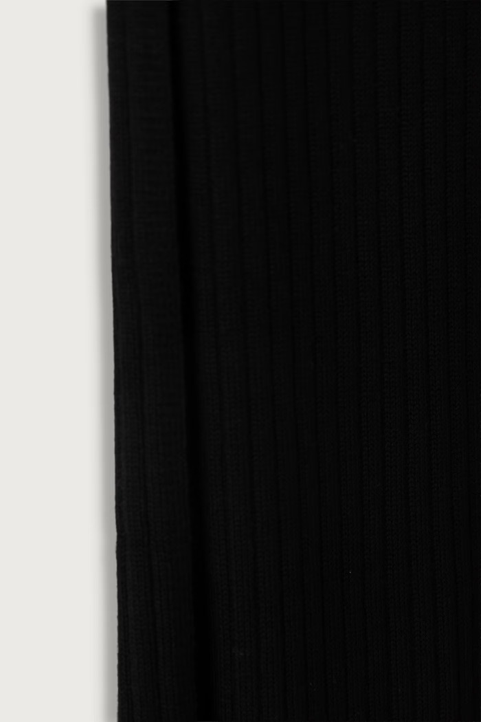 Armani Exchange Šal moški z dodatkom volne XM003591.AF10348 črna AW26