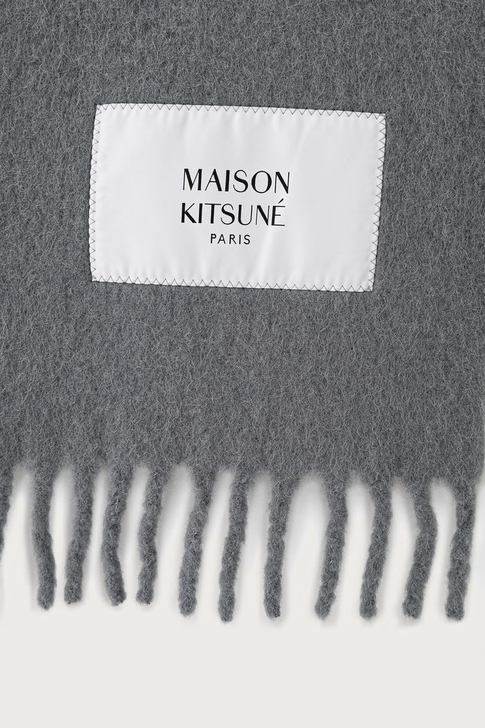 Maison Kitsuné Alpaca szalik z wełną alpaki MRUAT09WA0022 szary AW26