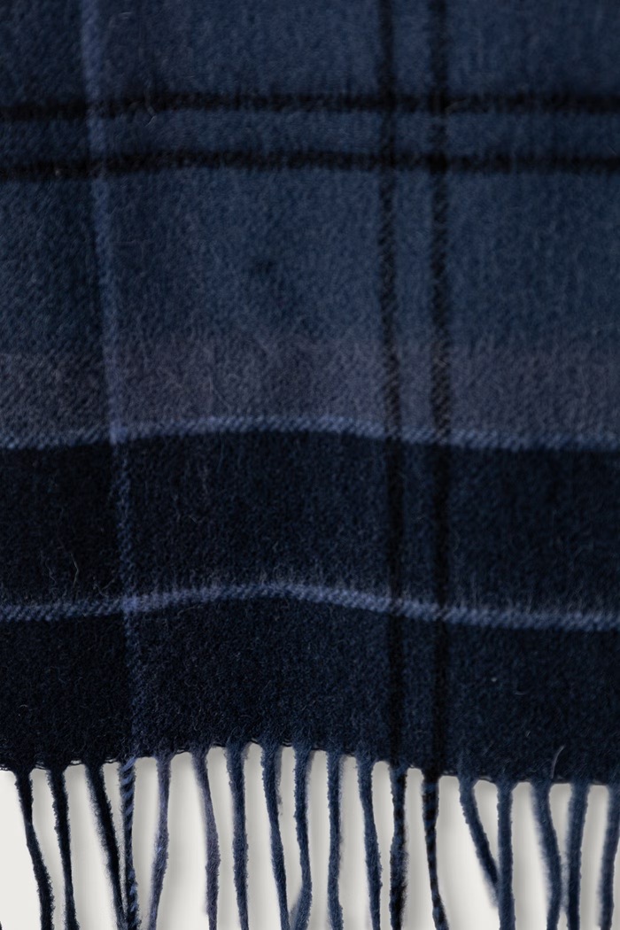 Barbour Szalik wełniany USC0405 granatowy AW26