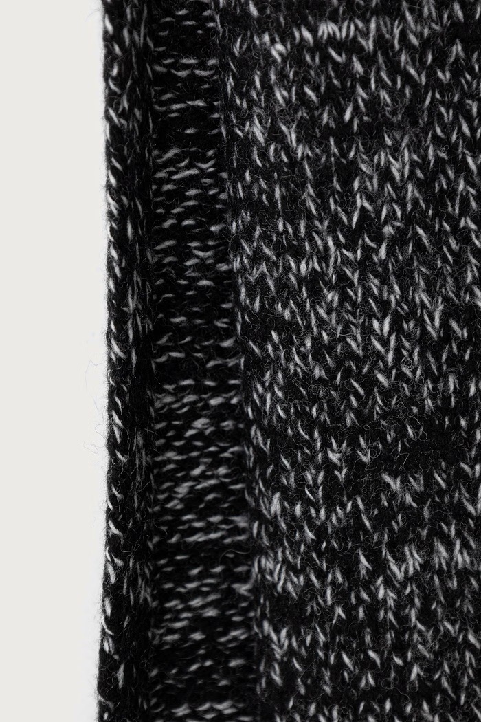 Axel Arigato Flock szalik z wełną X4246001 czarny AW26