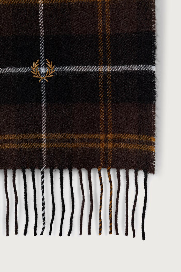 Fred Perry Szalik wełniany C3339.33C brązowy AW26