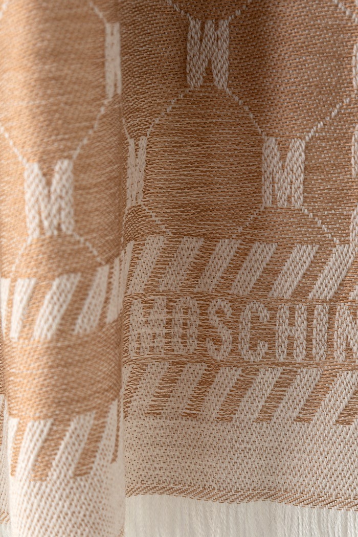 Moschino szalik z wełną M5922.50254 beżowy AW26