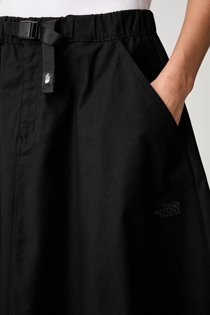 The North Face suknja A-kroja od pamuka s elastanom Pinecrest crna NF0A8M2SJK31