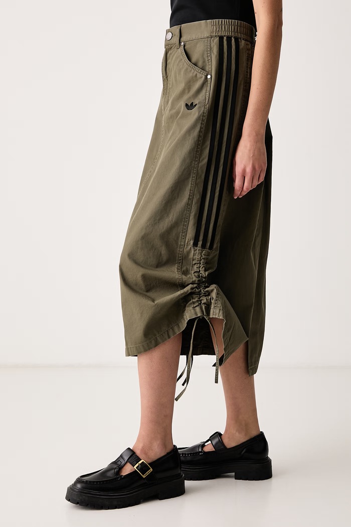 Sukňa bavlnená Parachute adidas Originals LE8297 zelená