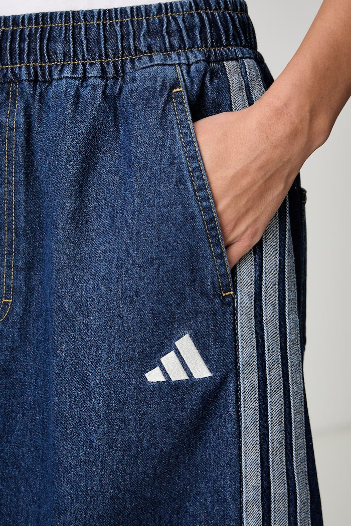 adidas spódnica rozkloszowana jeansowa Denim Pack granatowy KV0621