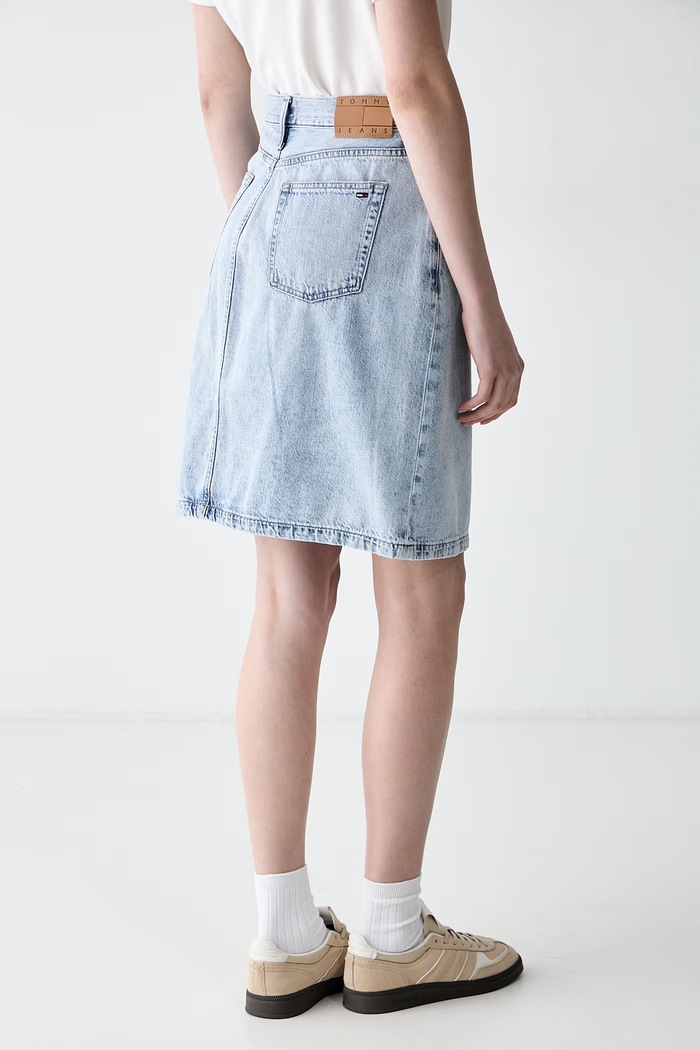 Oblačila Tommy Jeans krilo denim DW0DW23474 modra