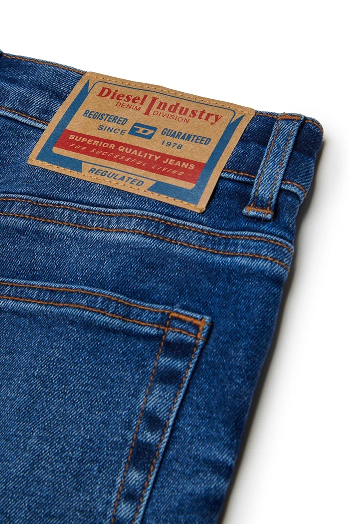 Diesel jeansy straight dziecięce D-LUCAS-J TROUSERS niebieski J00981.KXBU5