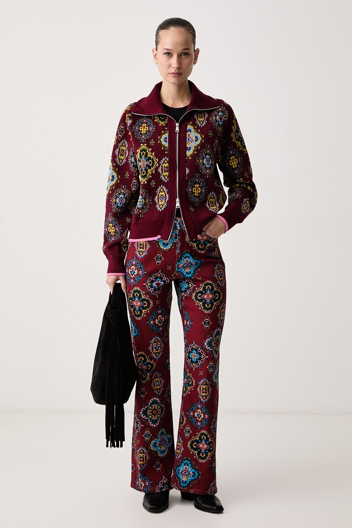 Never Fully Dressed Jeansy flare damskie NFDTR708 bordowy AW26