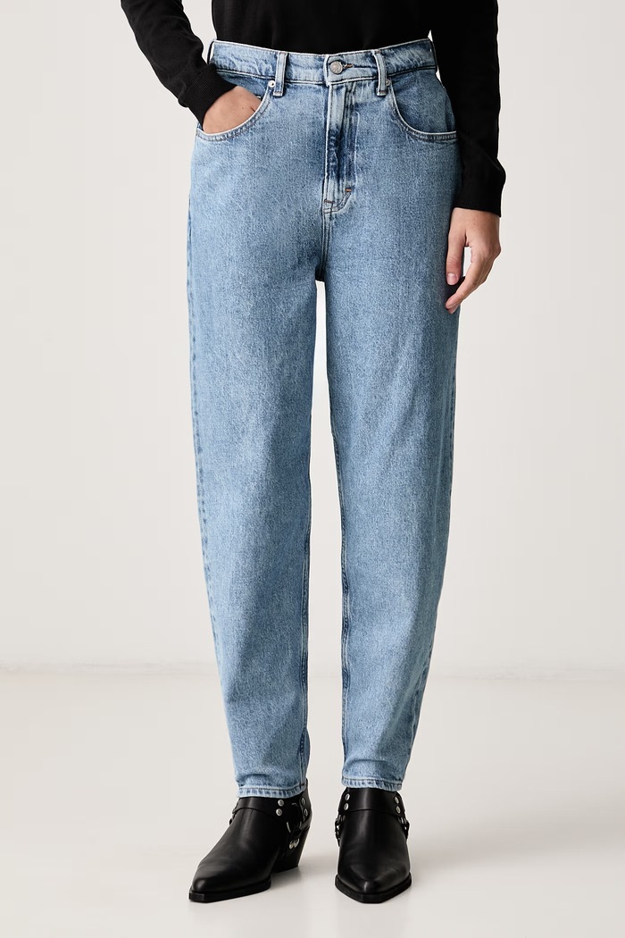 Tommy Jeans Jeansy mom fit damskie niebieski DW0DW21392