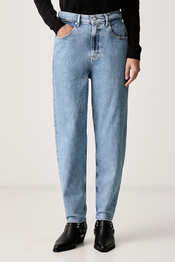 Tommy Jeans Jeansy mom fit damskie niebieski DW0DW21392