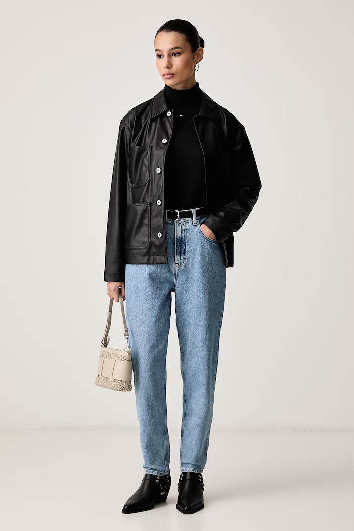 Tommy Jeans Jeansy mom fit damskie DW0DW21392 niebieski AW26